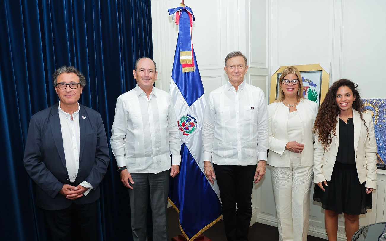 Visita de cortesía al Ministro del Mirex junto al Embajador Biran y la consul Avia